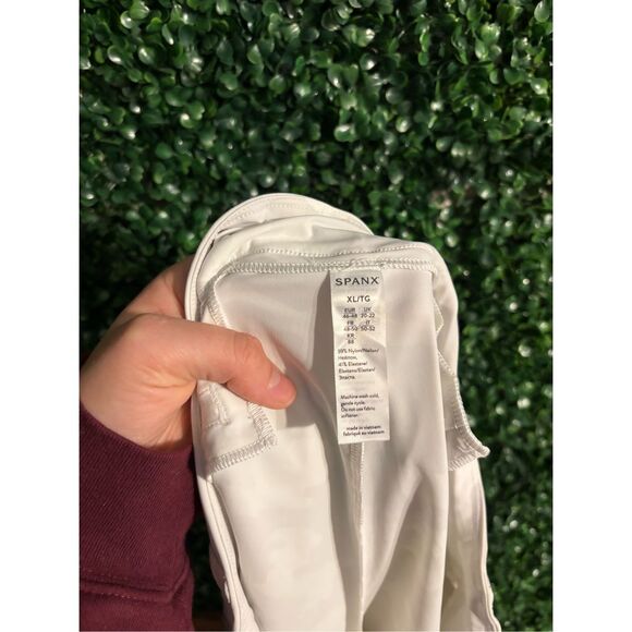 SPANX Sunshine Shorts - White Camo Shorts - XL - Picture 3 of 3